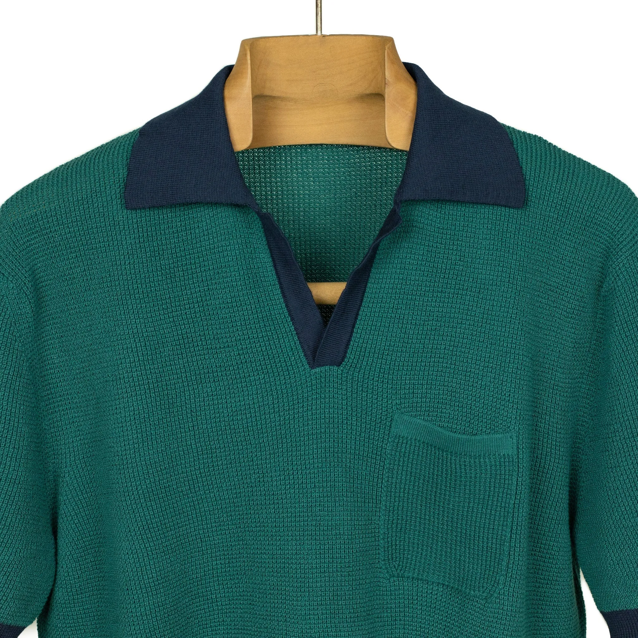 AAvio short sleeve waffle knit polo shirt in green cotton with navy edges