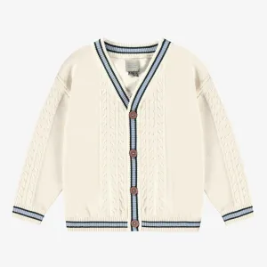 Cardigan en tricot crème avec torsades verticales, enfant || Cream knit cardigan with vertical twists, child