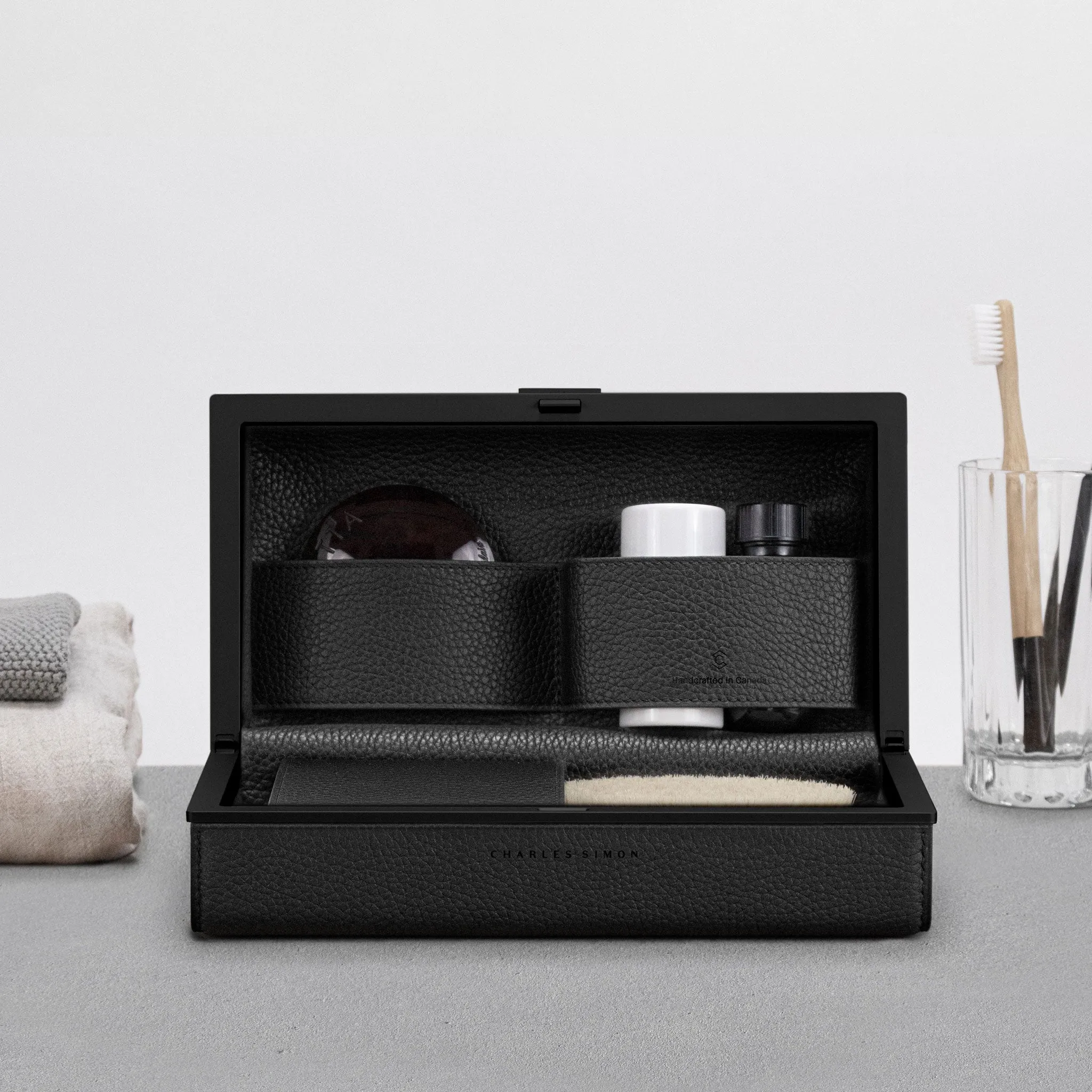 MORAINE TOILETRY BAG - BLACK / BLACK
