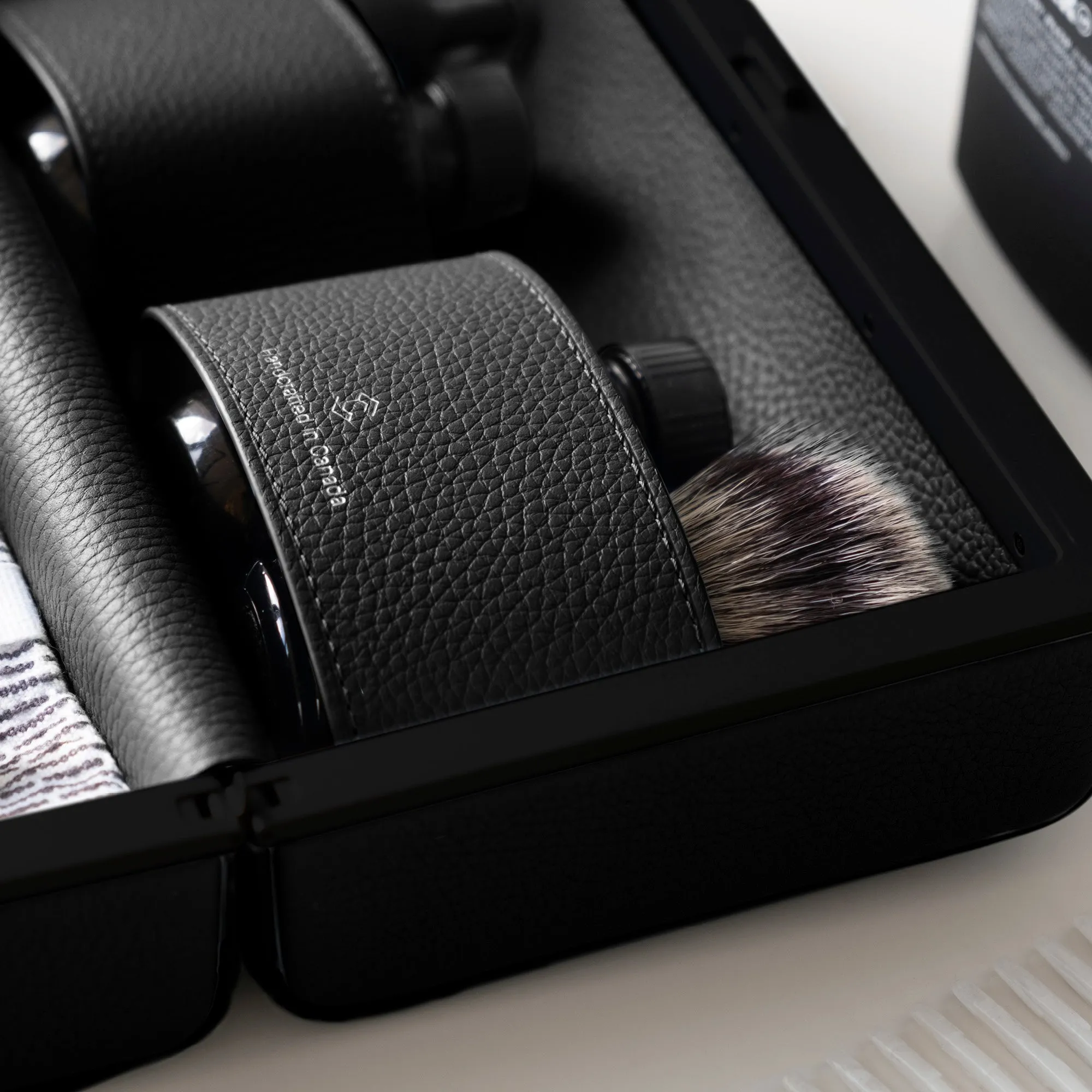 MORAINE TOILETRY BAG - BLACK / BLACK